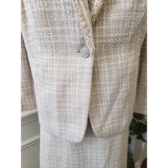 Tahari Arthur S. Levine Skirt Suit Set Womens 22W Beige Fringe Trim Notch Lapel - Picture 13 of 16